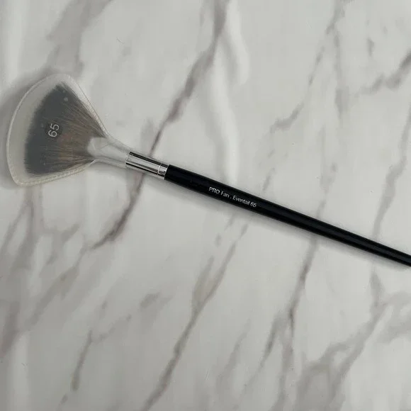 SEPHORA COLLECTION Pro Fan Brush #65 - Picture 3 of 10